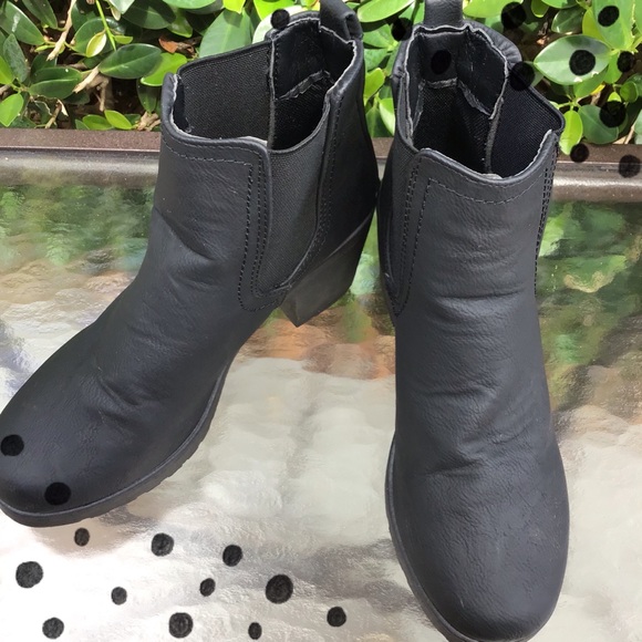 Boots - Picture 1 of 3